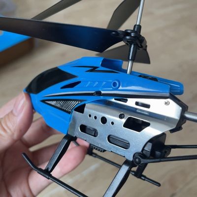 Hoogtebehoud Helikopter afstandsbediening 15M HUGTEC 402-C Links-rechts draaien Helikopter vooruit-achterwaarts vliegend speelgoed