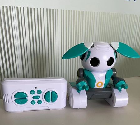 Educatieve robots HUGTEC S024 Speelgoedrobot afstandsbediening Gebaar STEM 3 Kunststofmuziek Lichtfunctie Automatisch voor Unisex